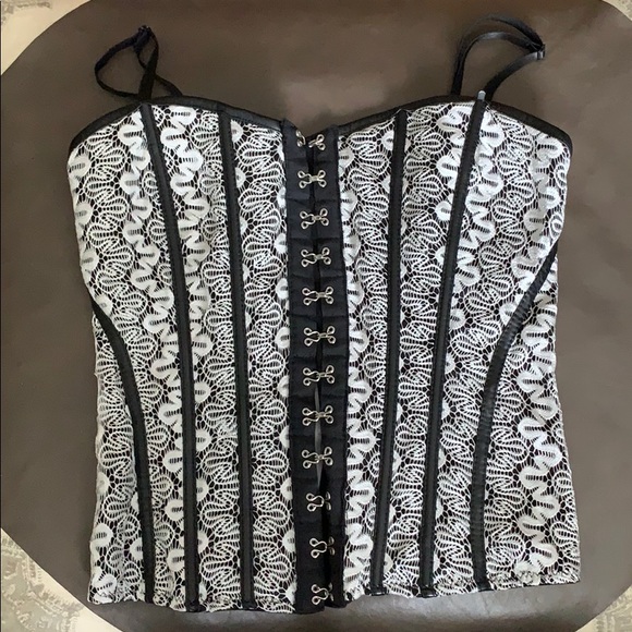 Corset - Picture 1 of 4